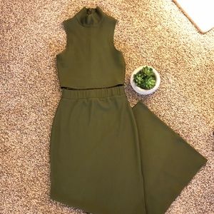 Beautiful 2 piece outfit (Never worn!!!)